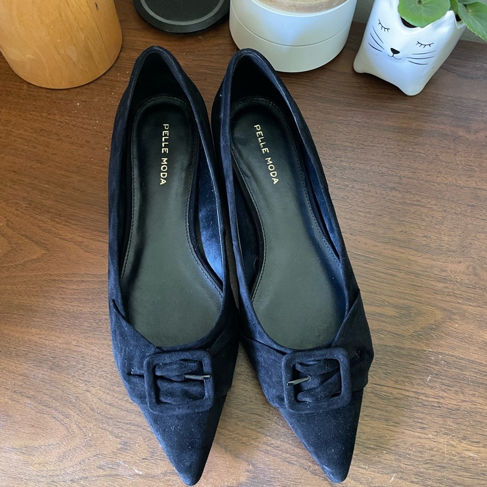 Pelle Moda suede pointed toe flats, size 9, black